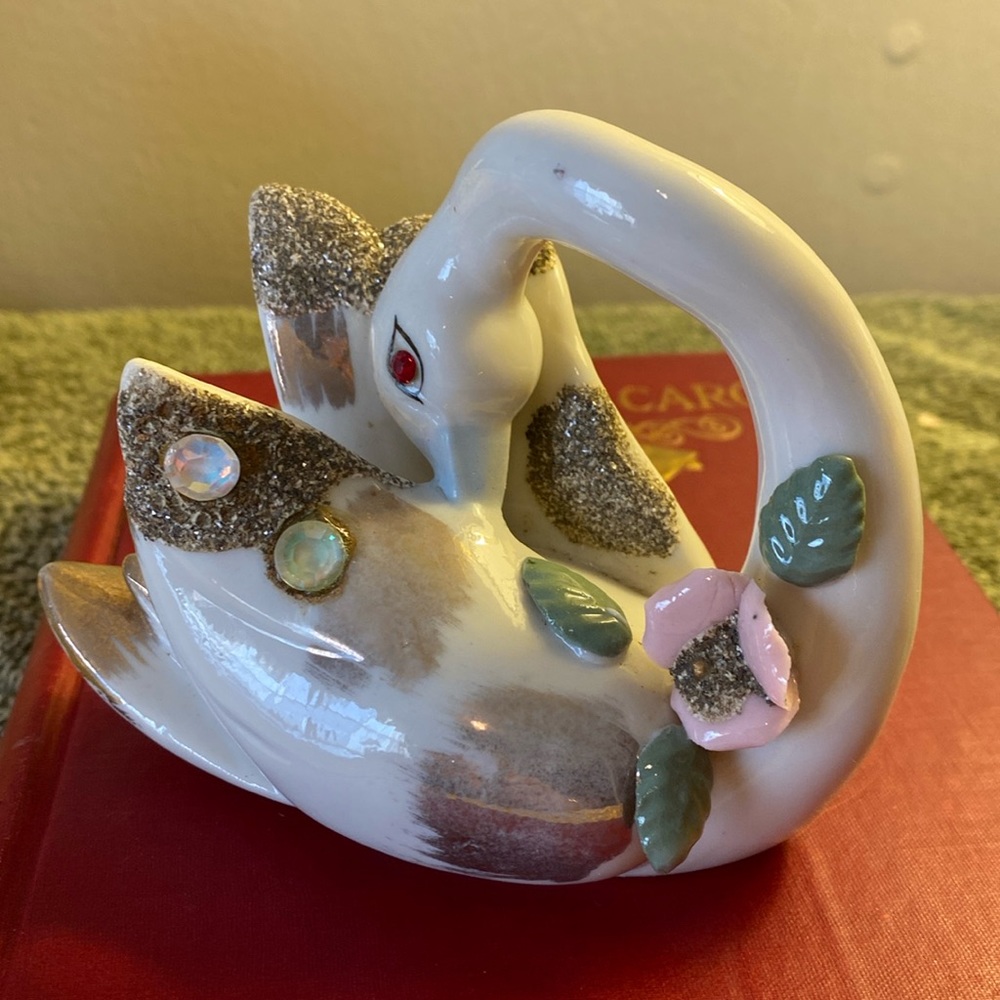 VINTAGE PORCELAIN SWAN